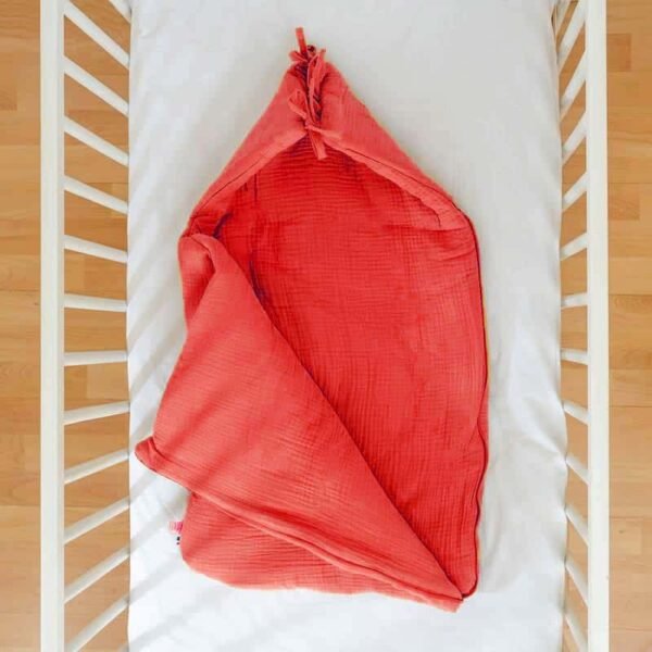 Baby nest i ekologisk bomull –  jordgubb - Image 3