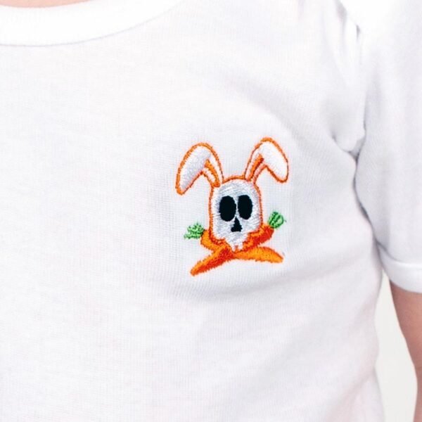 Ekologisk t-shirt för baby – Vit med broderi - Image 4